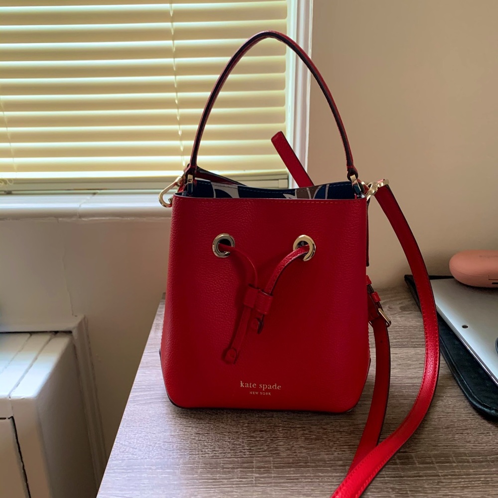 Kate spade eva small bucket bag.